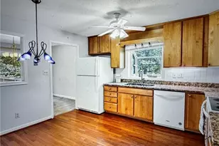 904 Fairidge Dr, Jamestown, NC 27282 - Photo 4