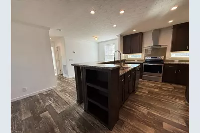 812 W Main Street, Pilot Mountain, NC 27041 - Photo 4