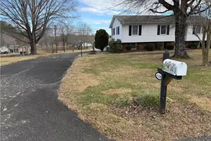 138 Highland Ave, Mount Airy, NC 27030 - Photo 2