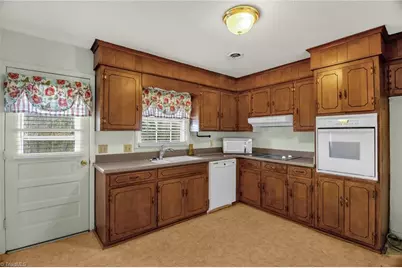 387 Ledford Circle, High Point, NC 27265 - Photo 12