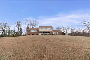 387 Ledford Cir, High Point, NC 27265 - Photo 2