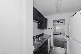 2810 Carriage Dr, Winston-Salem, NC 27106 - Photo 4