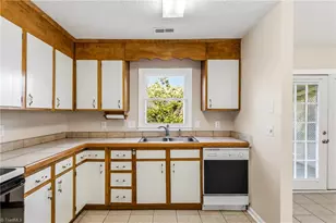 4 Wakerobin Ct, Greensboro, NC 27407 - Photo 8