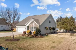 601 Grandview Dr, Graham, NC 27253 - Photo 2