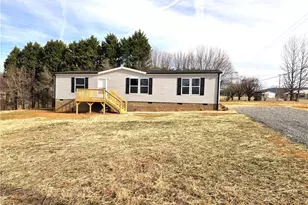 106 Lynnewood Dr, Mount Airy, NC 27030 - Photo 1