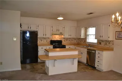 2400 Cottage Place, Greensboro, NC 27455 - Photo 2