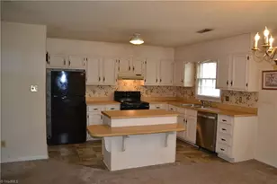 2400 Cottage Pl, Greensboro, NC 27455 - Photo 2