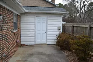 2400 Cottage Pl, Greensboro, NC 27455 - Photo 10