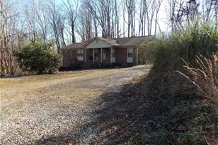 1004 Hillcroft Rd, Browns Summit, NC 27214 - Photo 6