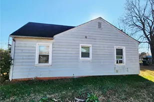 916 Liberty Dr, Thomasville, NC 27360 - Photo 4