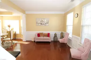 709 Spinning Wheel Point, High Point, NC 27265 - Photo 4