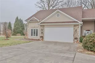 2425 Country Club Rd, Yadkinville, NC 27055 - Photo 4