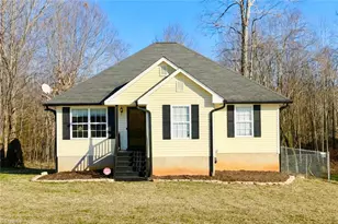 7243 Wanda Vis Ln, Pfafftown, NC 27040 - Photo 2