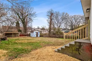 208 Warner St, Thomasville, NC 27360 - Photo 24