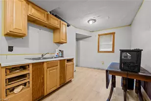 910 Omaha St, Greensboro, NC 27406 - Photo 12