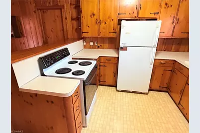 200 Royal Oaks Street, Thomasville, NC 27360 - Photo 10