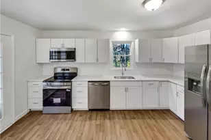 10 Brownstone Ln, Greensboro, NC 27410 - Photo 2