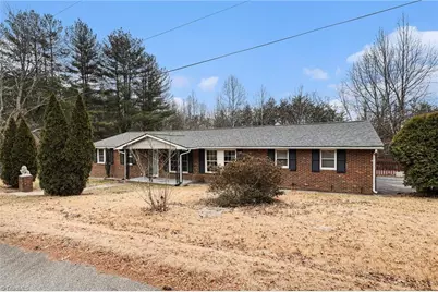 223 W Matthews Street, Stoneville, NC 27048 - Photo 2