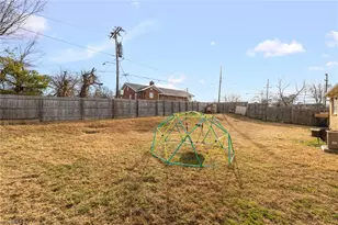 1402 Wayside Dr, Greensboro, NC 27405 - Photo 30