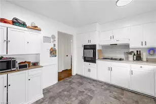 1402 Wayside Dr, Greensboro, NC 27405 - Photo 12