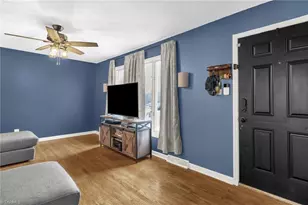 1402 Wayside Dr, Greensboro, NC 27405 - Photo 6