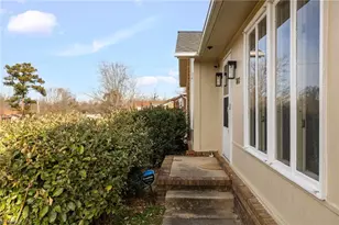 1402 Wayside Dr, Greensboro, NC 27405 - Photo 4