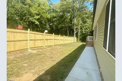 319 E 3rd Ave Extension, Lexington, NC 27292 - Photo 18