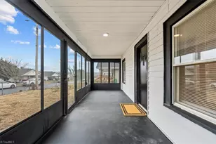 1610 Walker Pl, High Point, NC 27260 - Photo 4