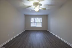 7104-106 Friendly Ave, Greensboro, NC 27410 - Photo 12