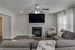 929 Big Creek Ct, High Point, NC 27265 - Photo 6