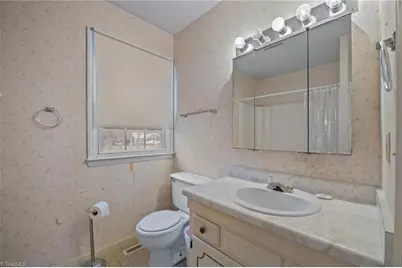 3221 Oakridge Drive, Graham, NC 27253 - Photo 12