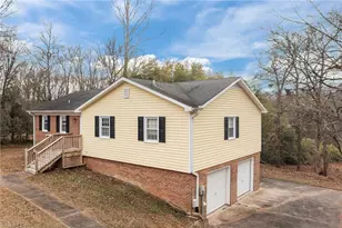 3221 Oakridge Dr, Graham, NC 27253 - Photo 2