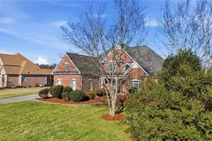 204 Fosseway Dr, Greensboro, NC 27455 - Photo 6