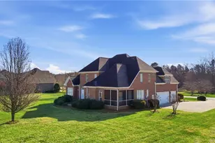 204 Fosseway Dr, Greensboro, NC 27455 - Photo 4