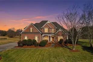 204 Fosseway Dr, Greensboro, NC 27455 - Photo 2