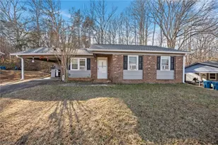 220 Mountview Dr, Mocksville, NC 27028 - Photo 2