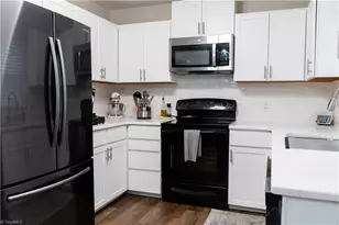 5703 Chinaberry Pl, Greensboro, NC 27405 - Photo 14