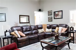 5703 Chinaberry Pl, Greensboro, NC 27405 - Photo 4