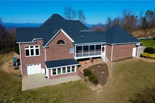 1148 Town N Country Dr, Wilkesboro, NC 28697 - Photo 6