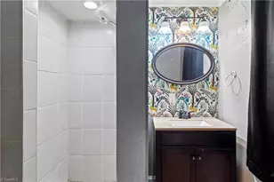 3005 Twin Lakes Dr, Greensboro, NC 27407 - Photo 22