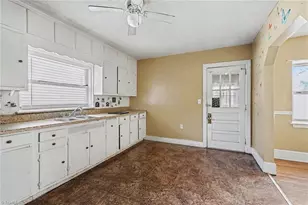 536 N Elm St, Asheboro, NC 27203 - Photo 8