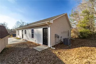 919 Pine St, Greensboro, NC 27401 - Photo 26