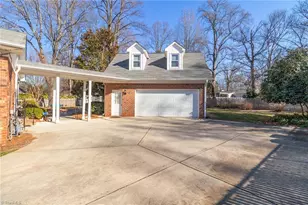 1302 Clover Ln, Greensboro, NC 27410 - Photo 32