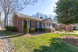 1302 Clover Ln, Greensboro, NC 27410 - Photo 4