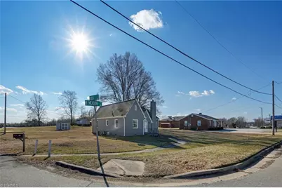 148 E Meadow Road, Eden, NC 27288 - Photo 6