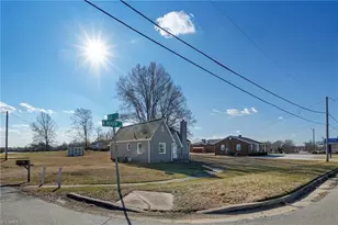 148 E Meadow Rd, Eden, NC 27288 - Photo 6