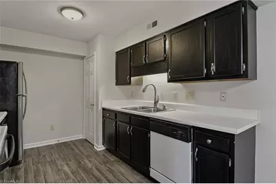 7129 Friendly Avenue #D, Greensboro, NC 27410 - Photo 18