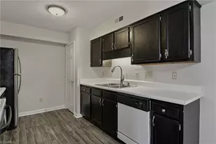 7129 Friendly Ave, Greensboro, NC 27410 - Photo 18