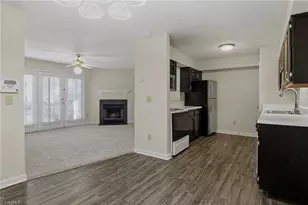 7129 Friendly Ave, Greensboro, NC 27410 - Photo 14