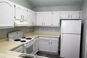 3131 Woodpoint St, Jamestown, NC 27282 - Photo 8